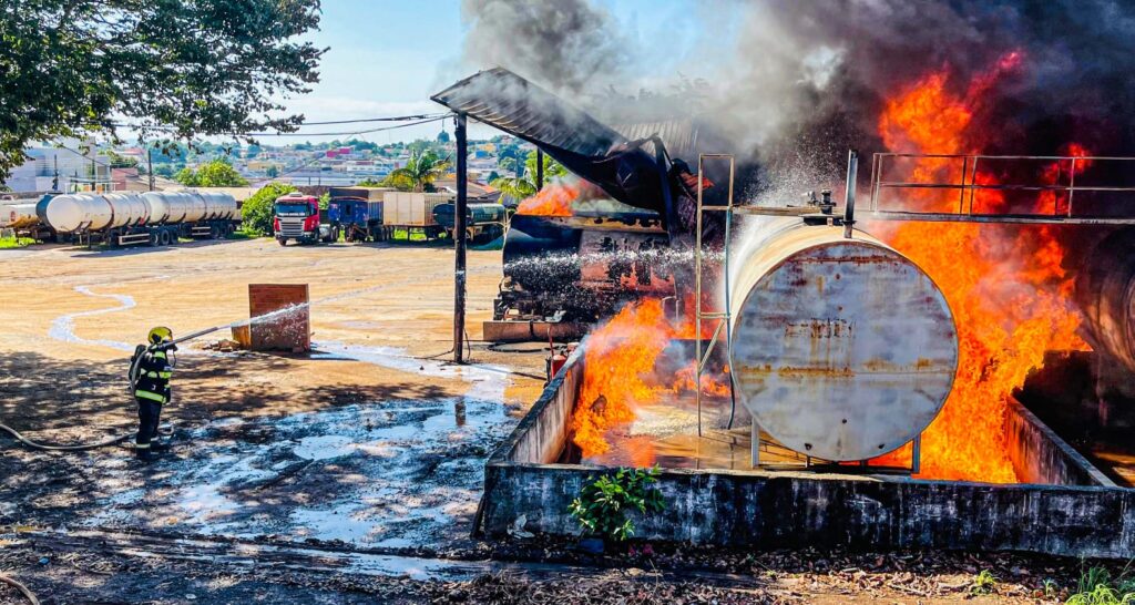 Incêndio destrói distribuidora de combustíveis em Dianópolis