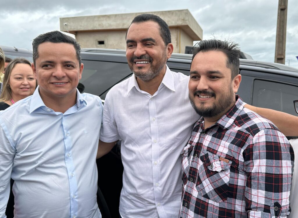 Ao lado de Jorge Frederico e Wanderlei, Diego Lanacacio participa da vistoria de obras do novo HRA