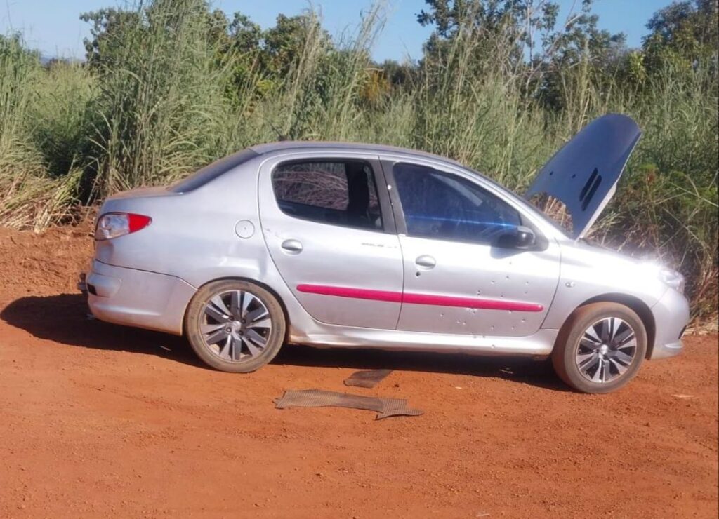 Carro é encontrado com várias perfurações causadas por disparos de arma de fogo na região sul de Palmas