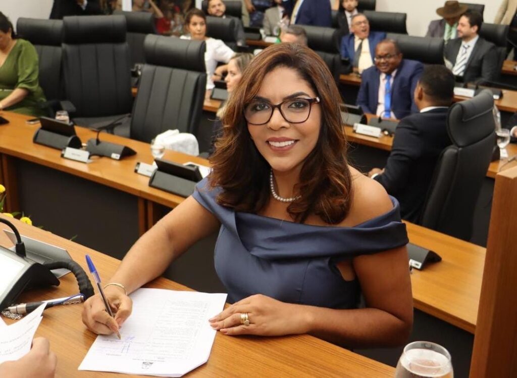 Delma Freitas é empossada como vereadora em Palmas