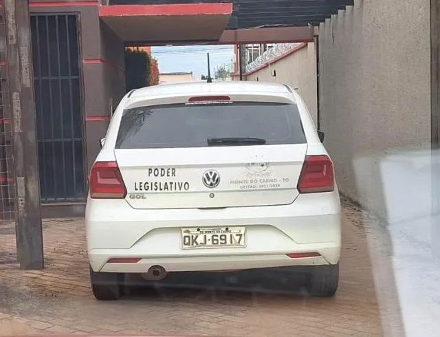 Carro oficial da Câmara de Monte do Carmo é flagrado saindo de motel em Palmas; presidente da Casa estaria no veículo