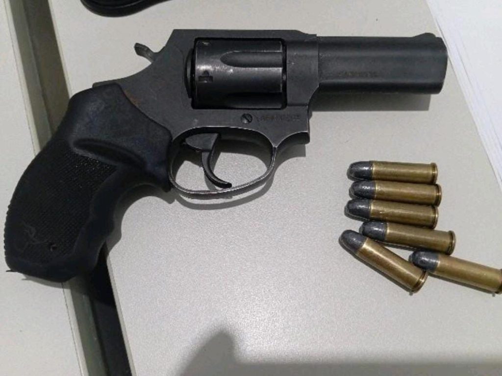 Homem é preso após ameaçar pessoas com uma arma na feira do Aureny I, região sul de Palmas; ele estava embriagado