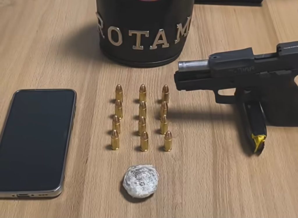 Pistola, munições e drogas são apreendidas durante abordagem da ROTAM na região sul Palmas; quatro são detidos